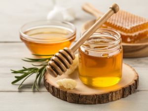 Les bienfaits du miel d'acacia : comment l’utiliser au quotidien pour la santé et la cuisine